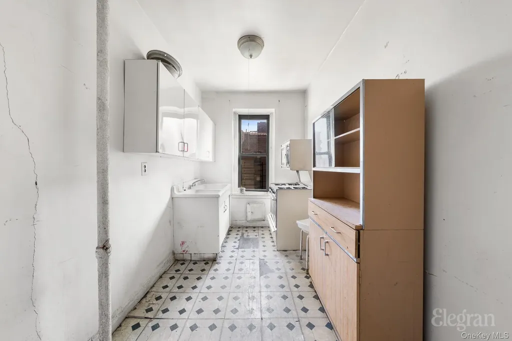 37-16 83 Jackson Heights NY 11372
