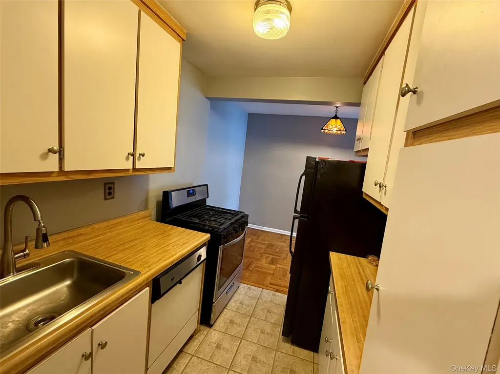 277 Bronx River Road Yonkers NY 10704