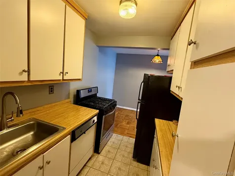 277 Bronx River Road Yonkers NY 10704