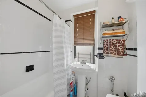 43 Calton Road New Rochelle NY 10804