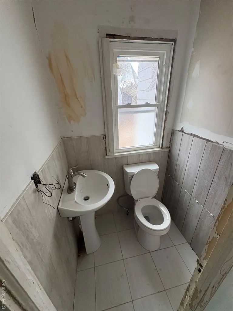 25 Woodcliff Avenue Poughkeepsie NY 12603