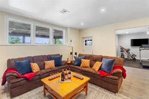 24 Country Club Lane Briarcliff Manor NY 10510