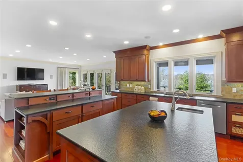 24 Country Club Lane Briarcliff Manor NY 10510