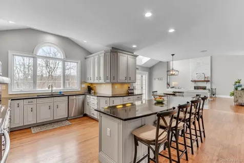 19 Sassinoro Boulevard Cortlandt Manor NY 10567