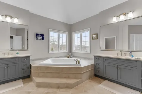19 Sassinoro Boulevard Cortlandt Manor NY 10567