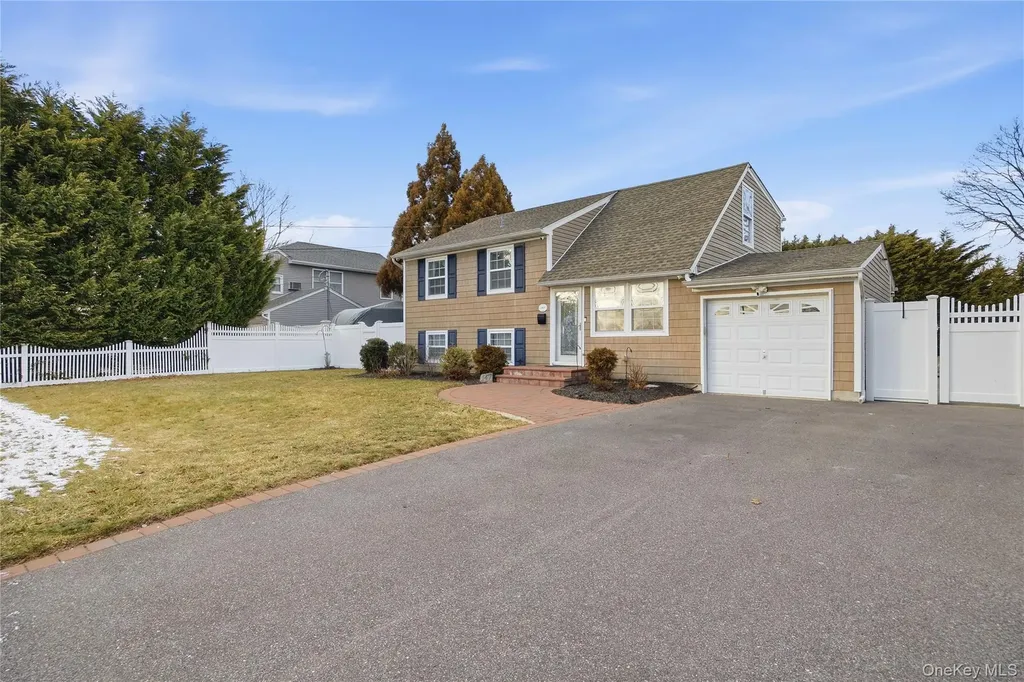 147 Ruth Street West Islip NY 11795