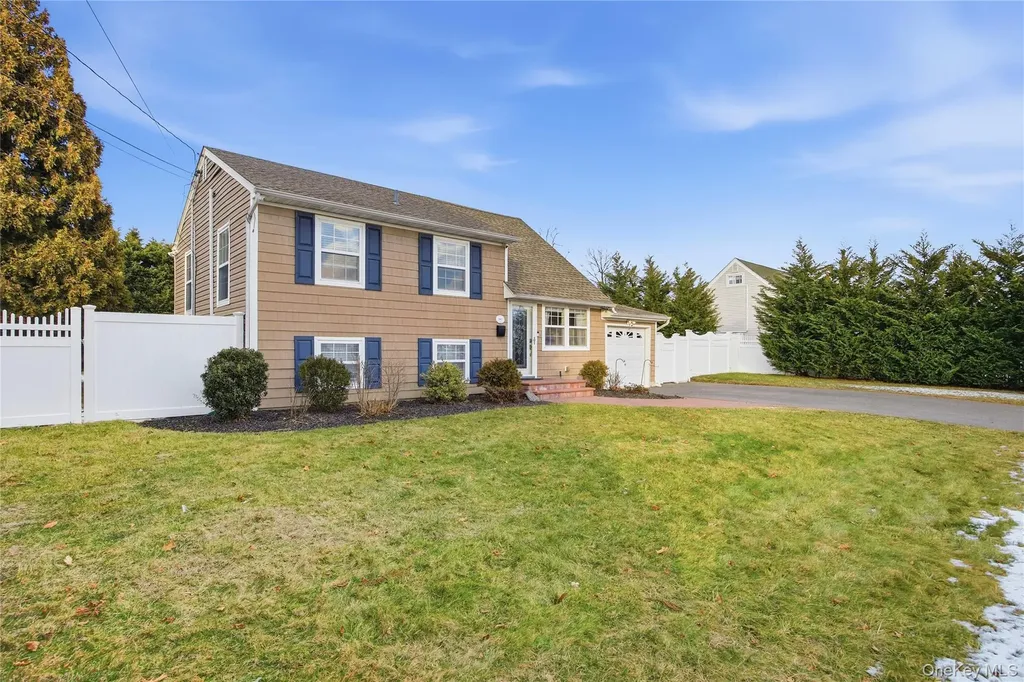 147 Ruth Street West Islip NY 11795