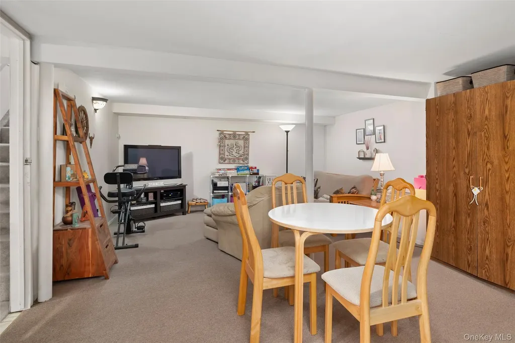 449 51st Street Lindenhurst NY 11757