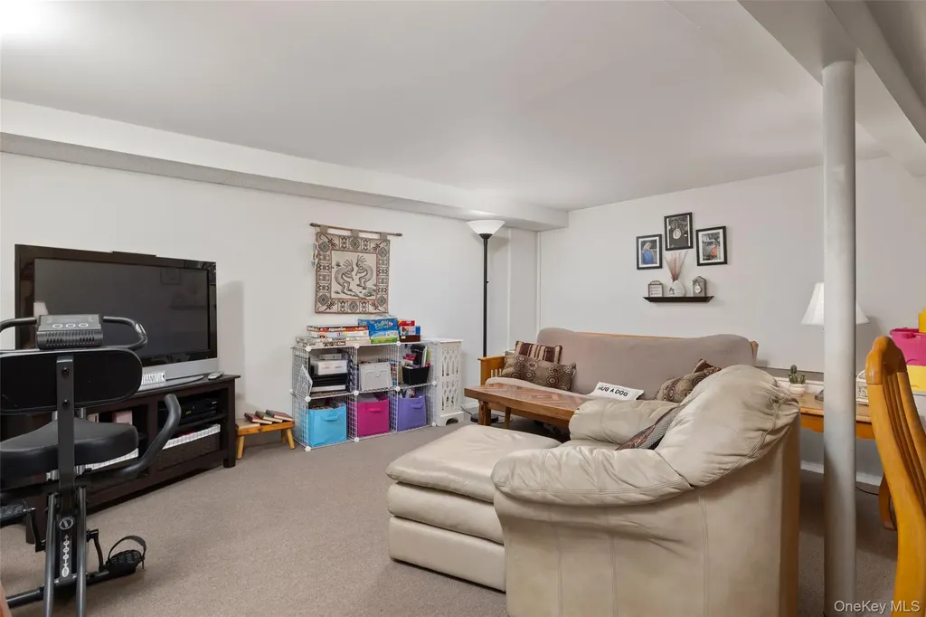 449 51st Street Lindenhurst NY 11757
