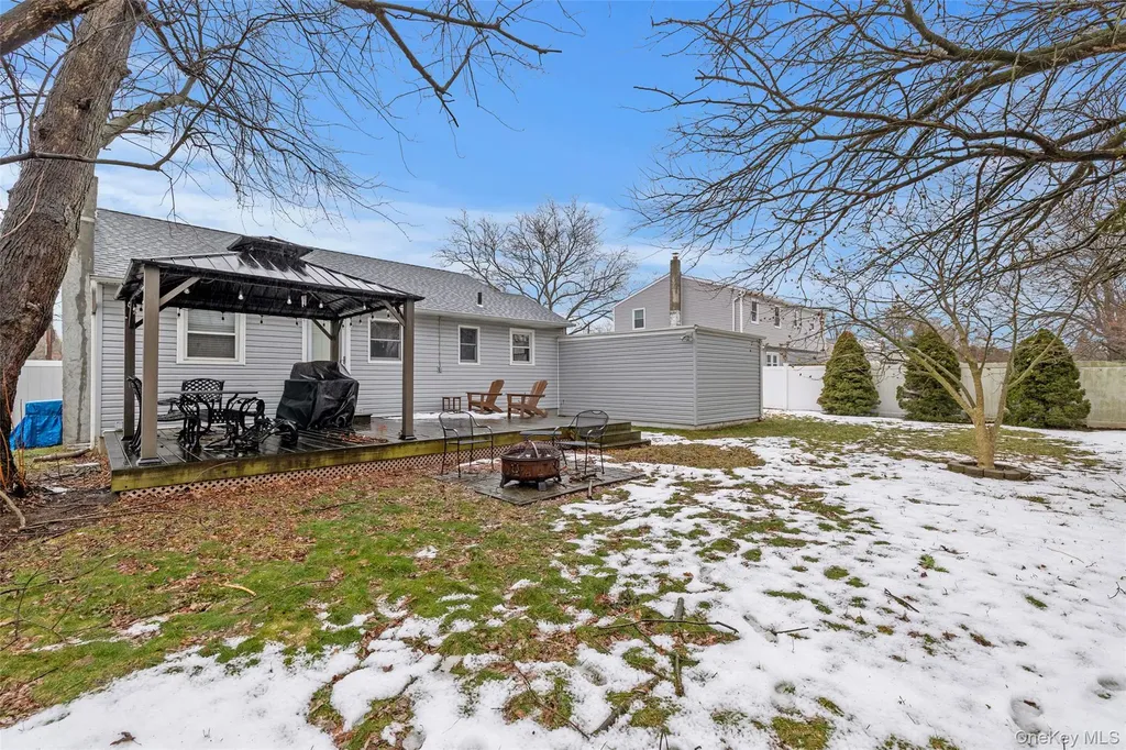 449 51st Street Lindenhurst NY 11757