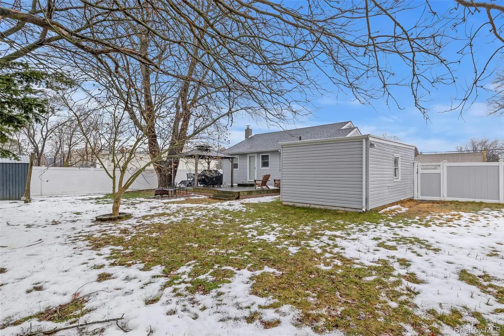 449 51st Street Lindenhurst NY 11757