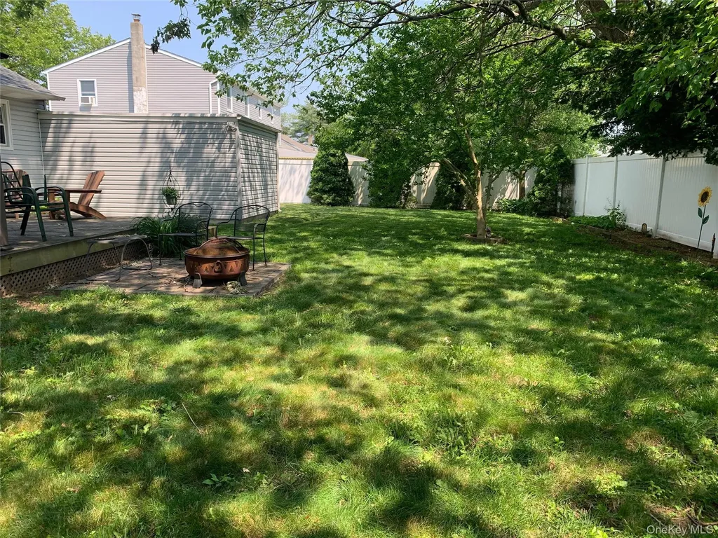 449 51st Street Lindenhurst NY 11757