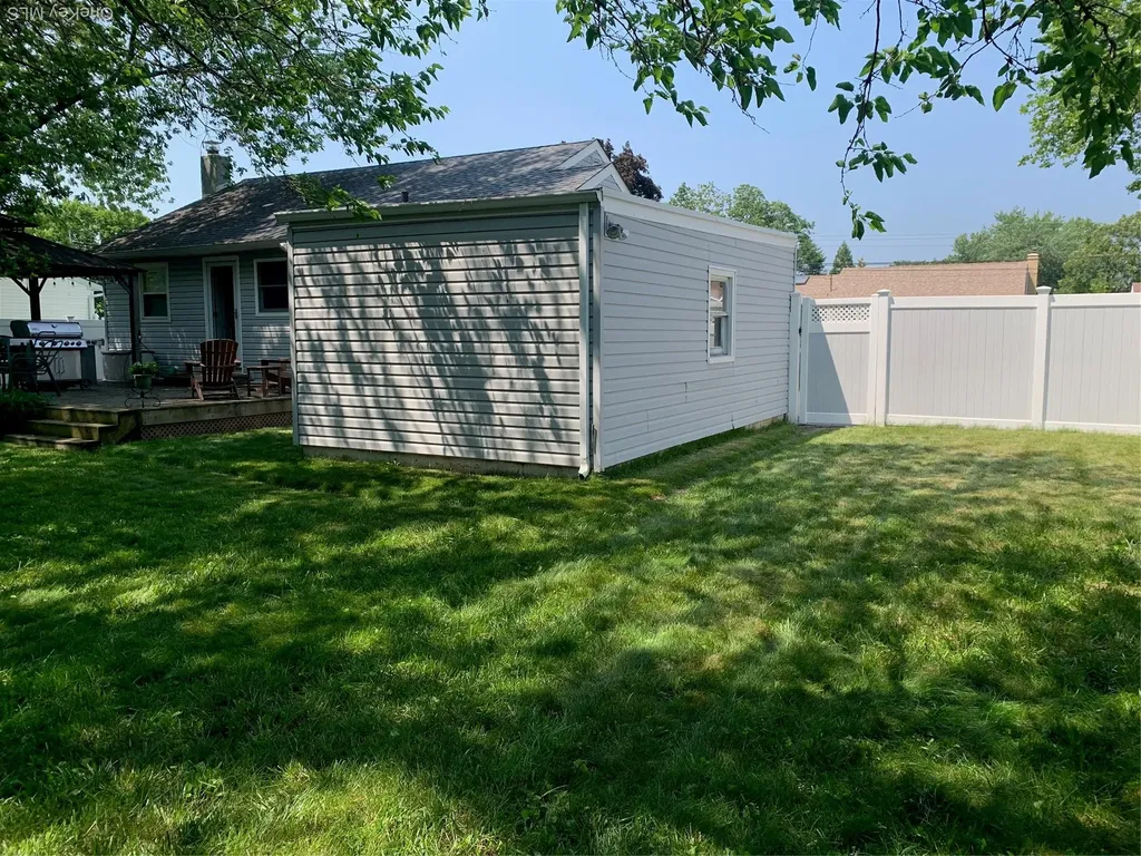 449 51st Street Lindenhurst NY 11757