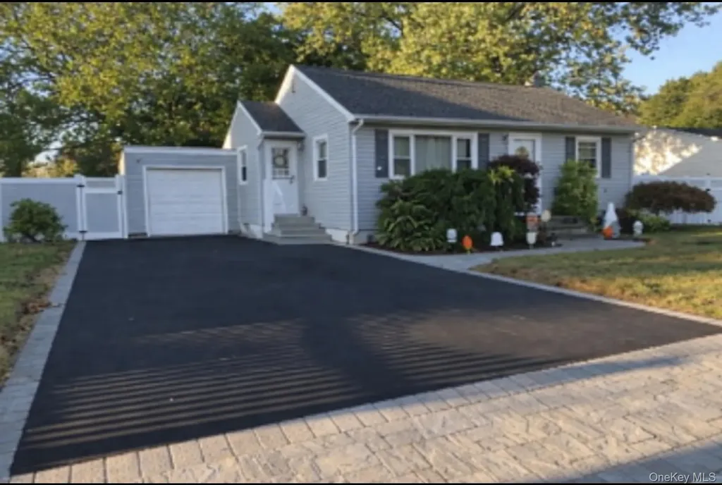 449 51st Street Lindenhurst NY 11757
