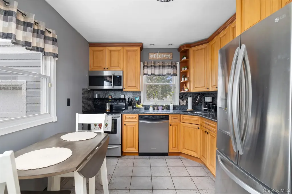 449 51st Street Lindenhurst NY 11757