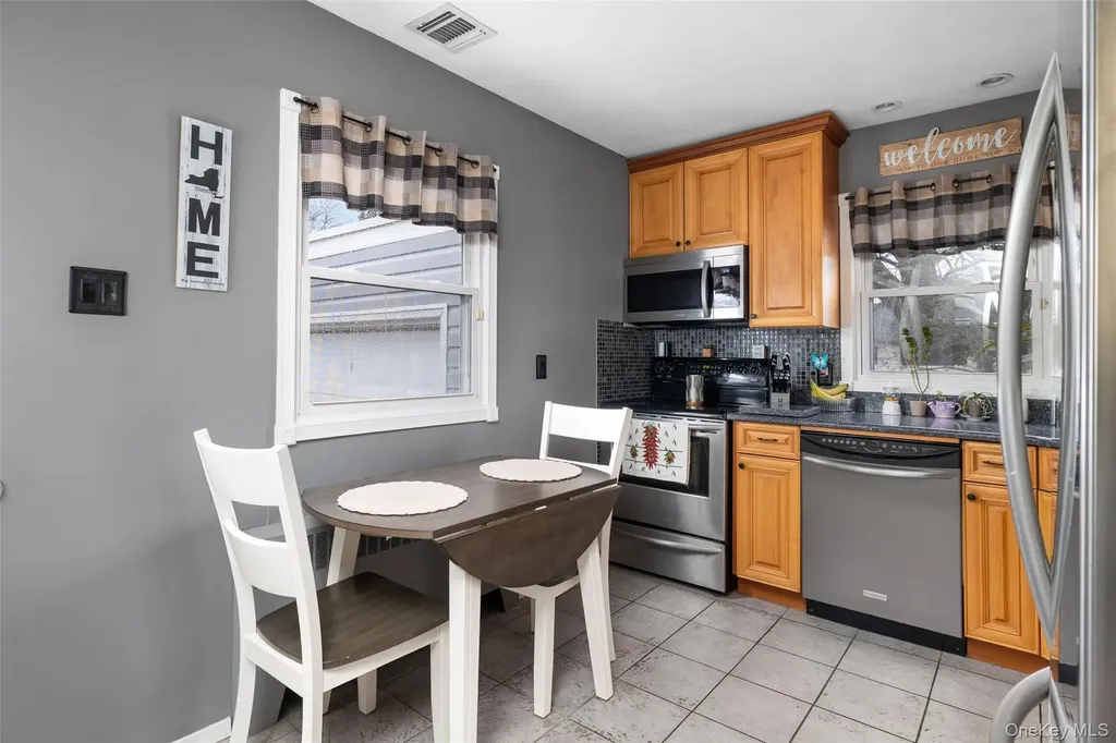 449 51st Street Lindenhurst NY 11757