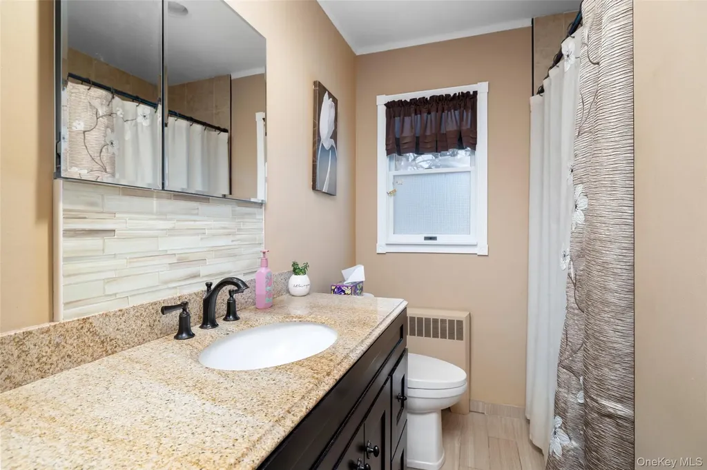 449 51st Street Lindenhurst NY 11757