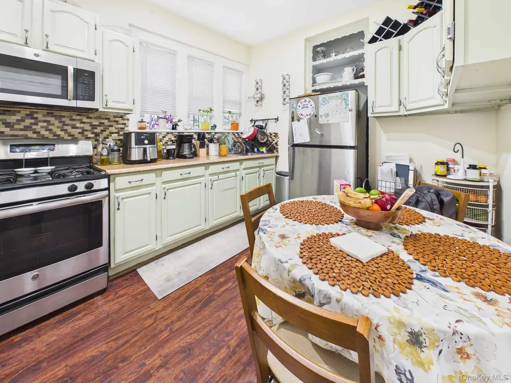 623 Baker Avenue Bronx NY 10460