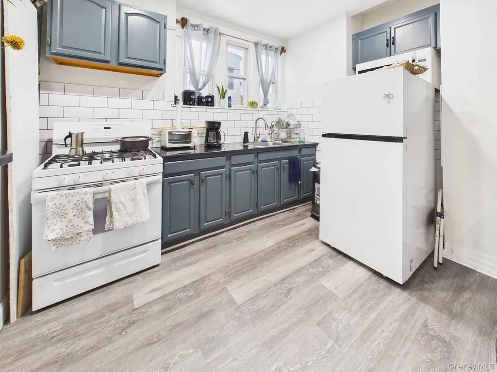 623 Baker Avenue Bronx NY 10460
