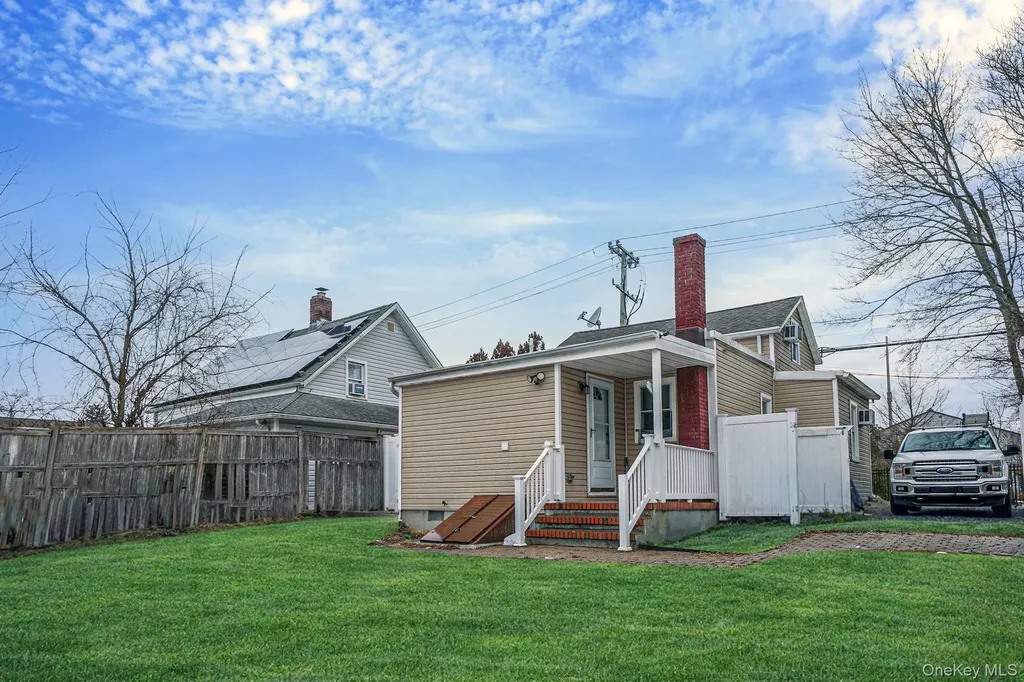 723 W Main Street Riverhead NY 11901