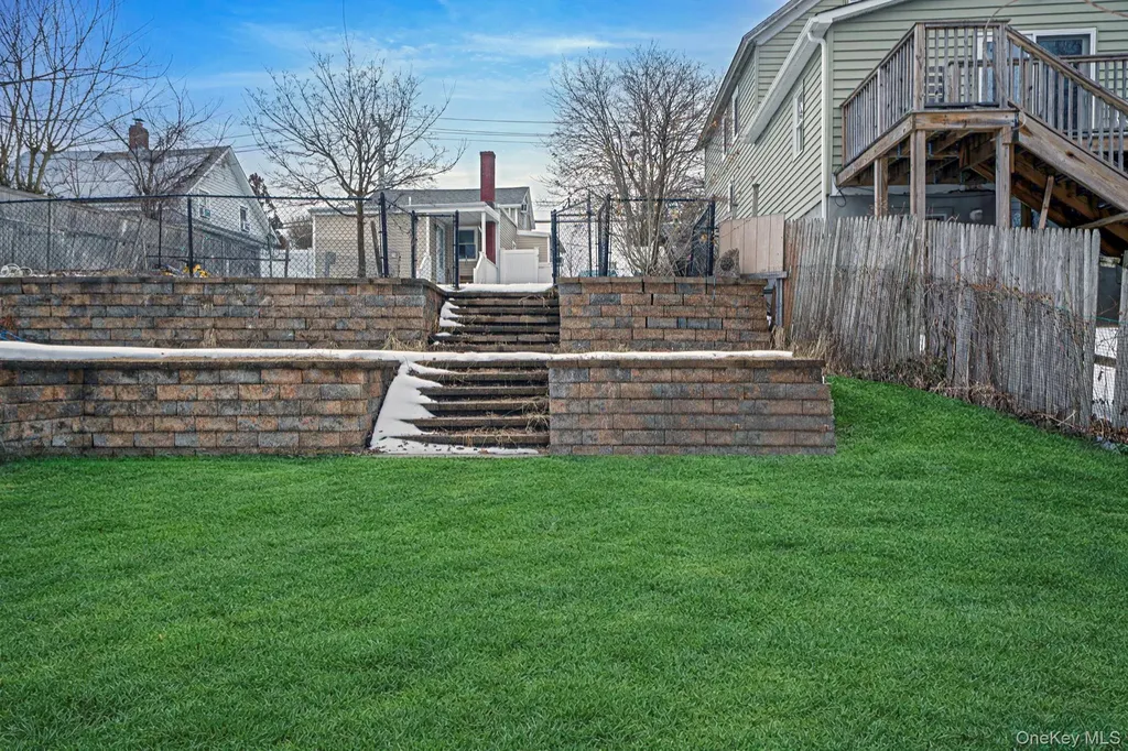 723 W Main Street Riverhead NY 11901