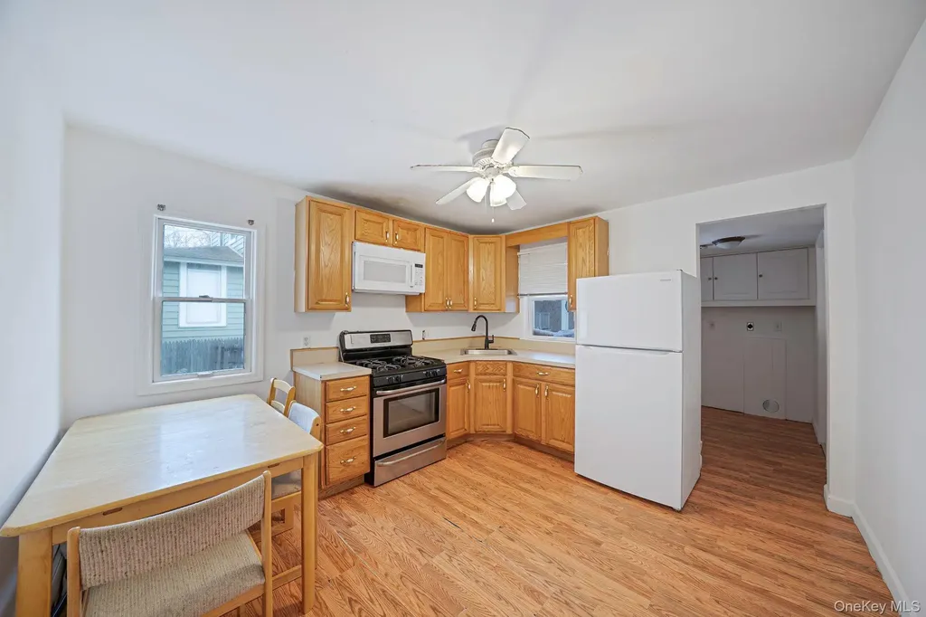 723 W Main Street Riverhead NY 11901