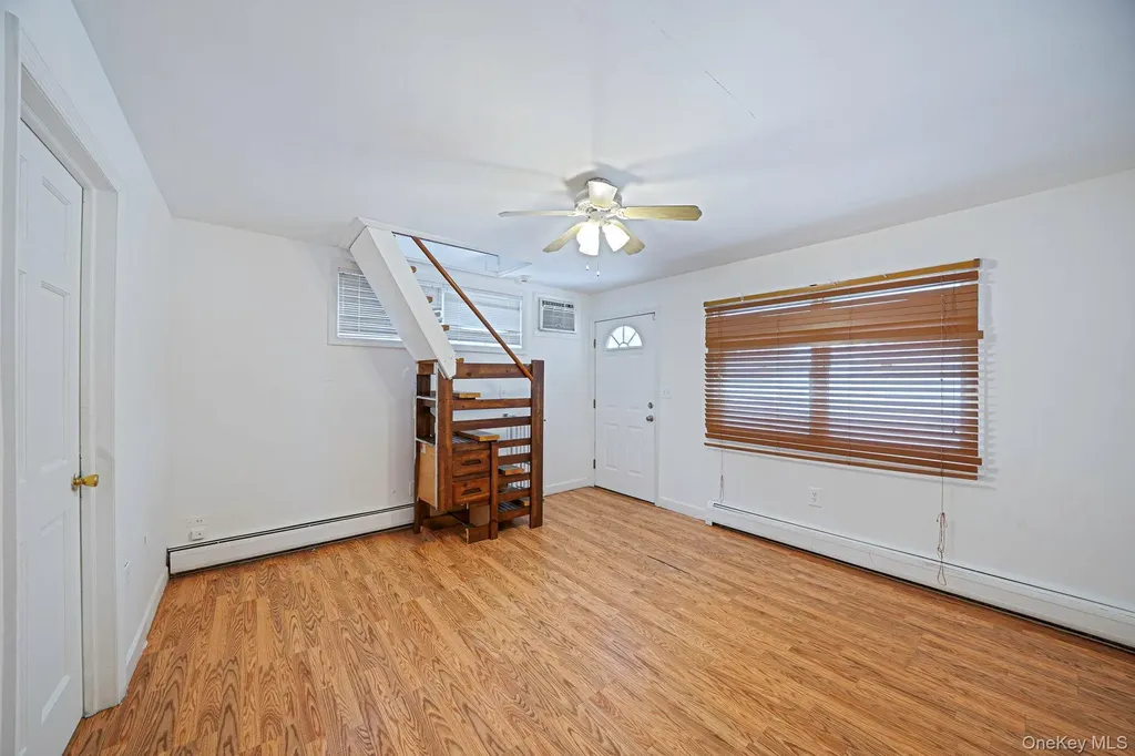 723 W Main Street Riverhead NY 11901