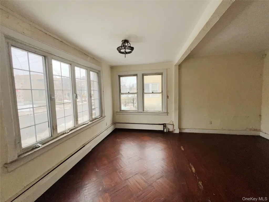 13533 234th Place Rosedale NY 11422
