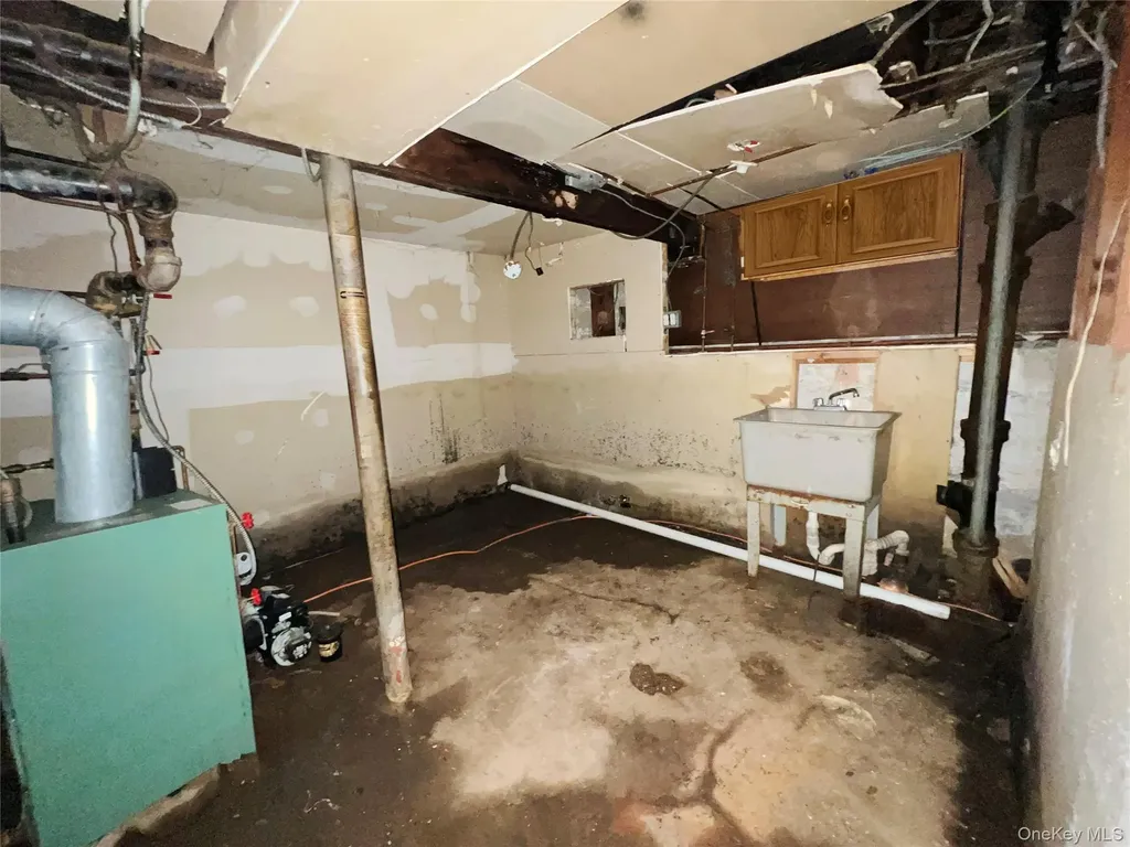 13533 234th Place Rosedale NY 11422