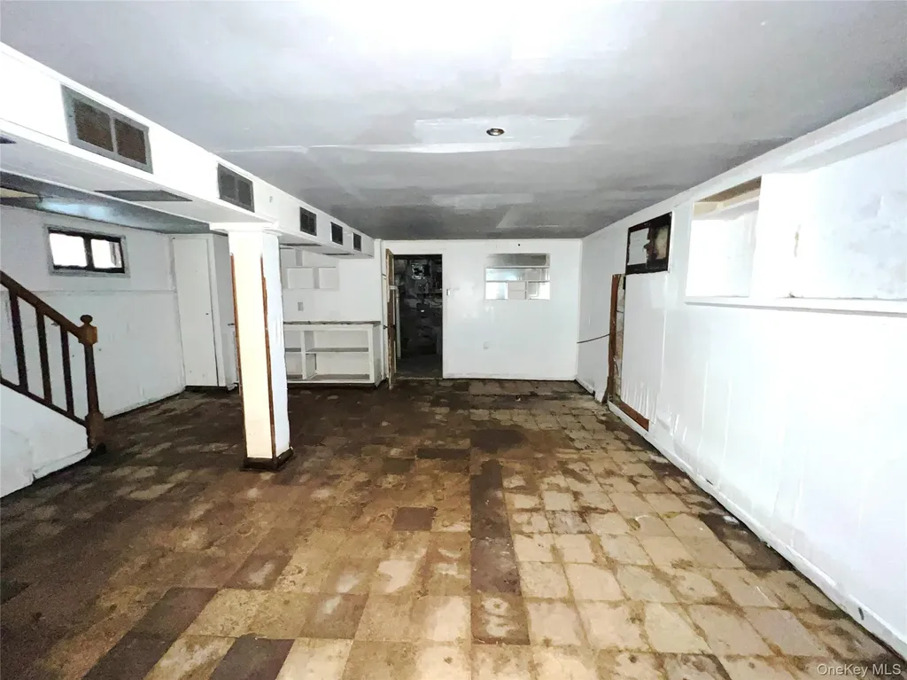 13533 234th Place Rosedale NY 11422