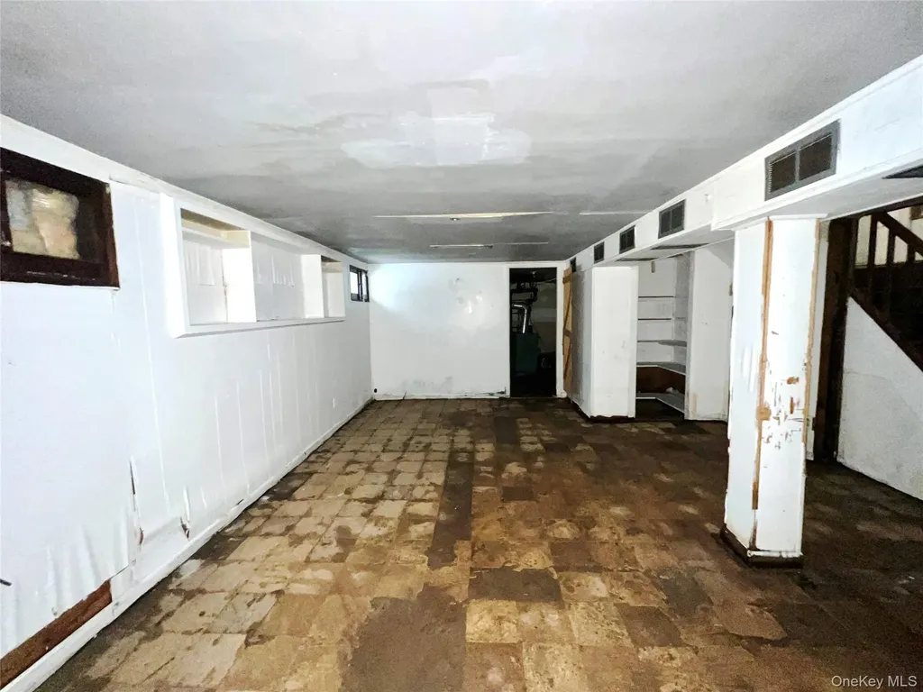 13533 234th Place Rosedale NY 11422