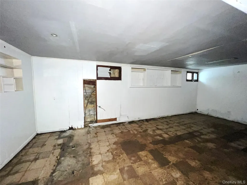13533 234th Place Rosedale NY 11422