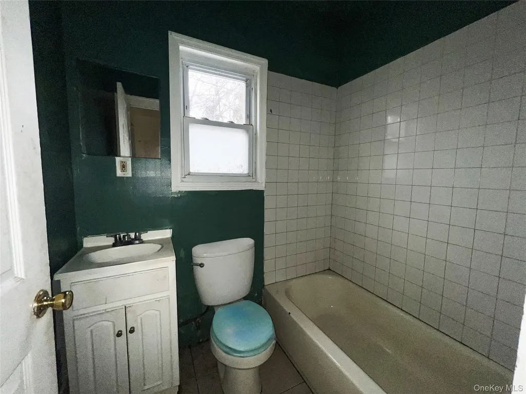 13533 234th Place Rosedale NY 11422