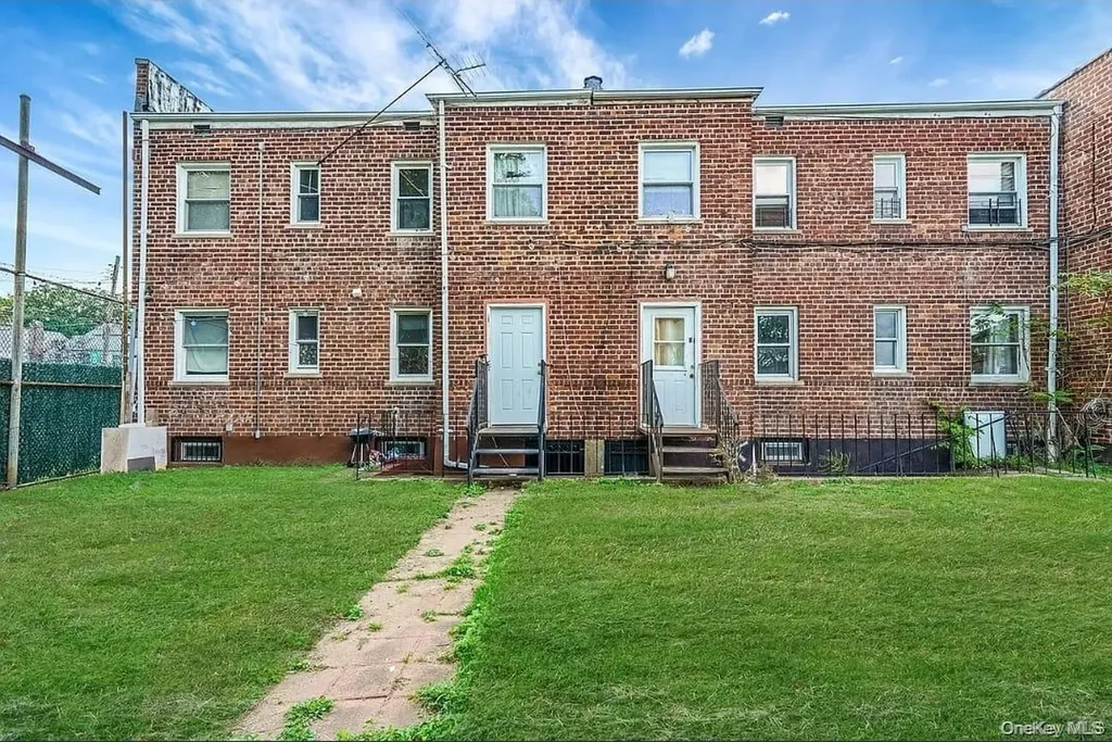 20202 109th Avenue Saint Albans NY 11412