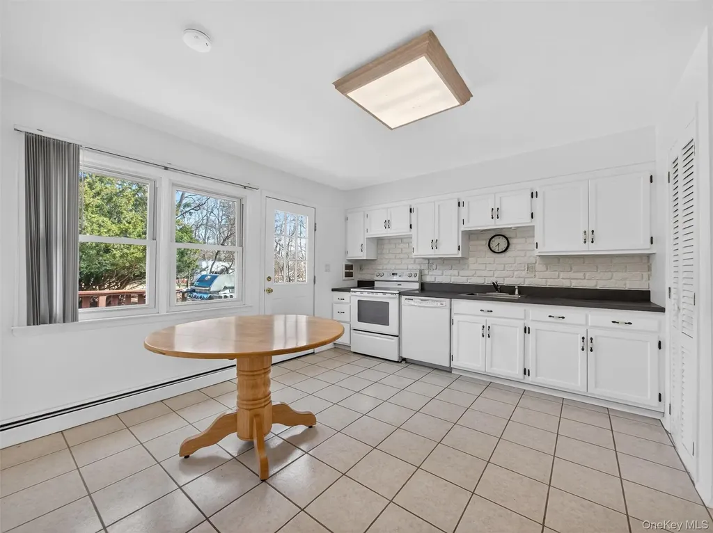 8 Hampton Road Airmont NY 10901