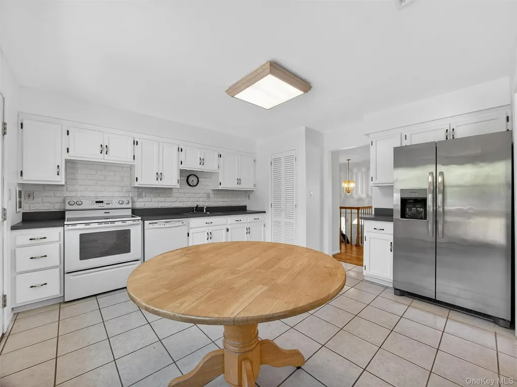 8 Hampton Road Airmont NY 10901