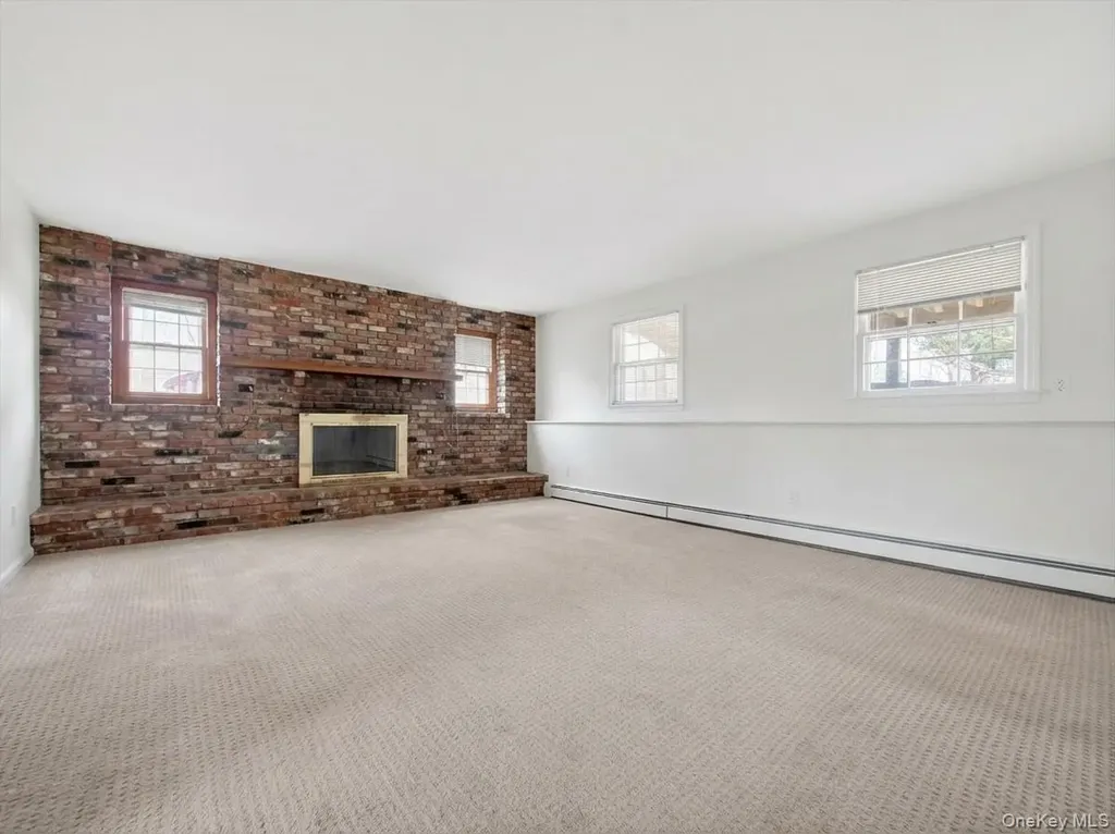 8 Hampton Road Airmont NY 10901