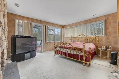 16 Serein Court Syosset NY 11791