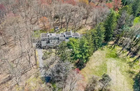 16 Serein Court Syosset NY 11791