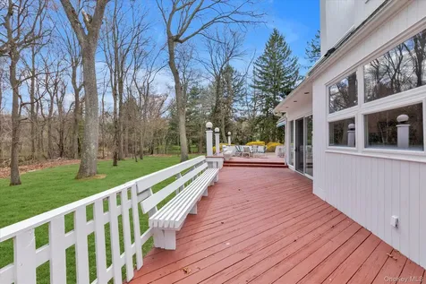 16 Serein Court Syosset NY 11791