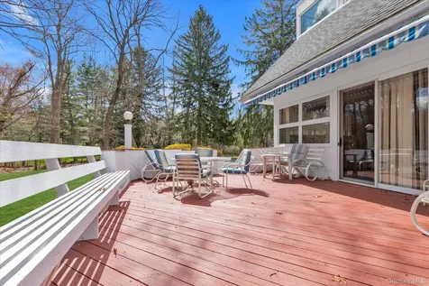 16 Serein Court Syosset NY 11791