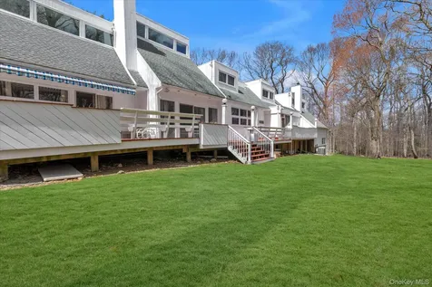 16 Serein Court Syosset NY 11791