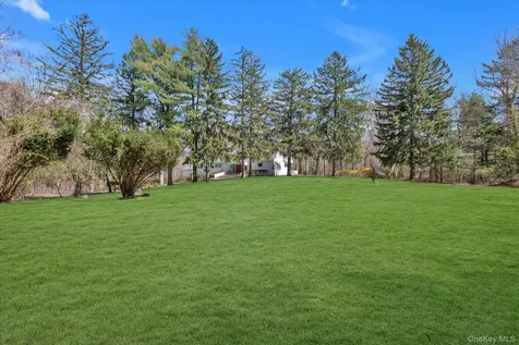 16 Serein Court Syosset NY 11791