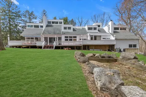 16 Serein Court Syosset NY 11791