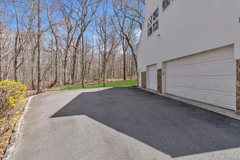 16 Serein Court Syosset NY 11791