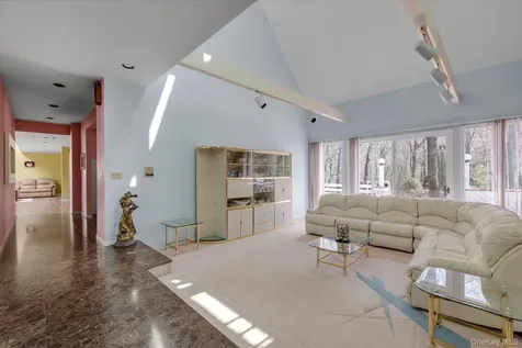 16 Serein Court Syosset NY 11791