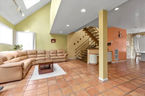 16 Serein Court Syosset NY 11791