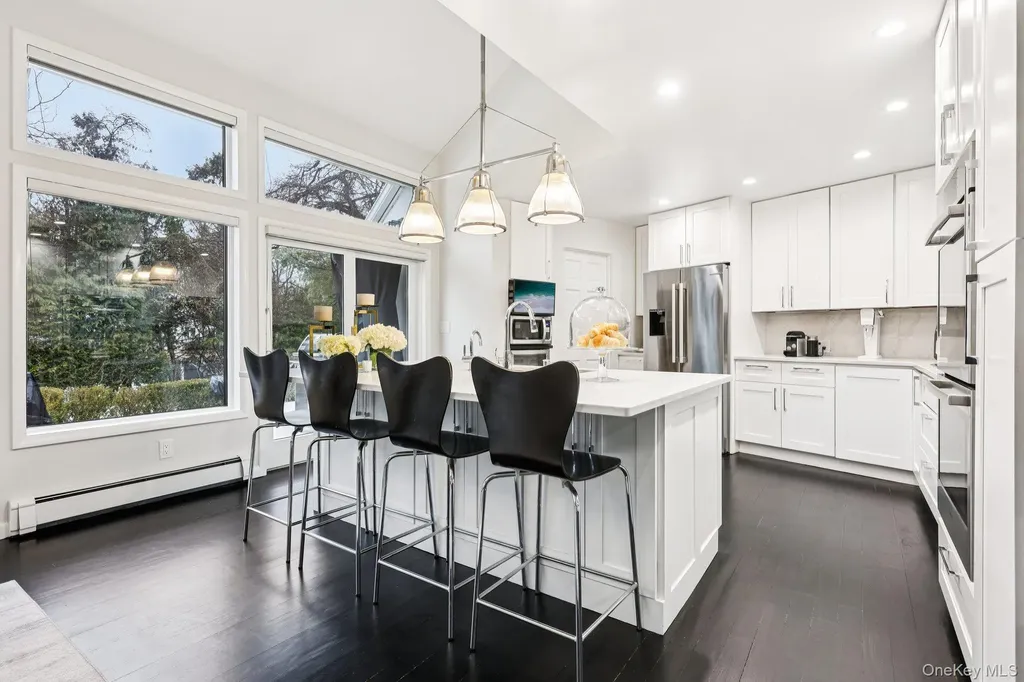 6 Carol Lane Mamaroneck NY 10543