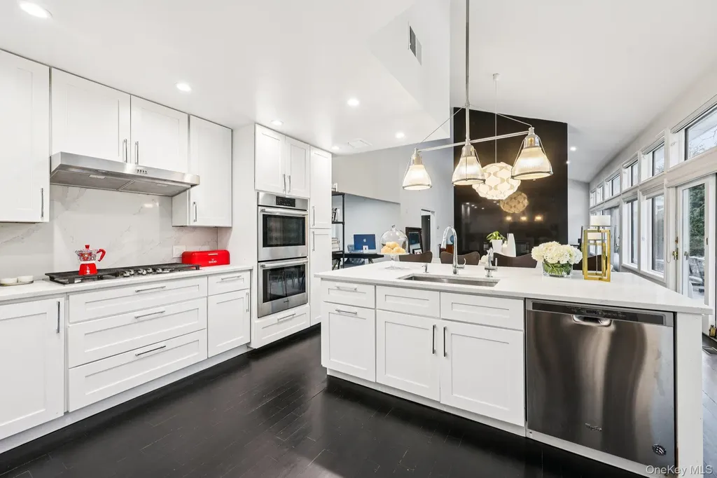 6 Carol Lane Mamaroneck NY 10543