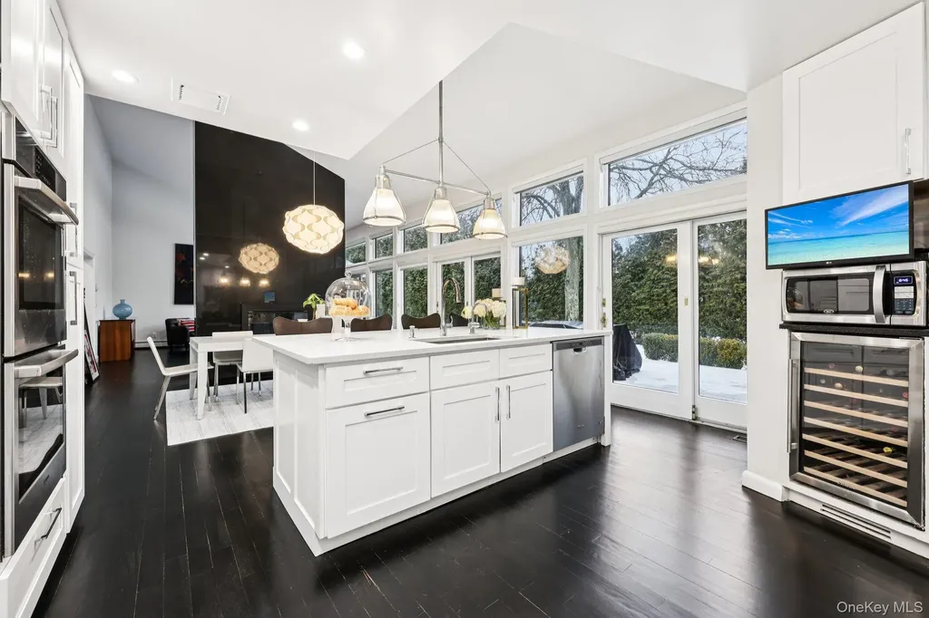 6 Carol Lane Mamaroneck NY 10543